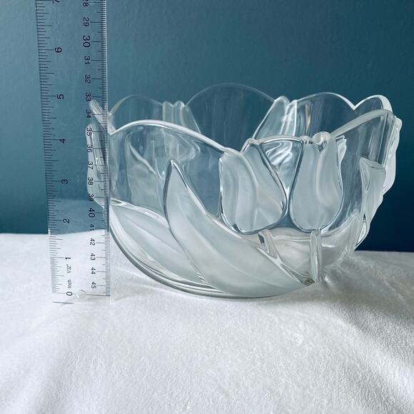 Vintage Mikasa Tivoli Frosted Tulip Serving Bowl Glass Flower Decorative - Picture 7 of 10